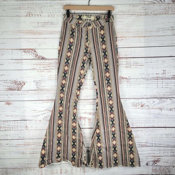 Rock & Roll Bargain Button Bell Bottom Jeans Womens 28 x 34 Cowgirl Aztec Flare - Picture 1 of 11